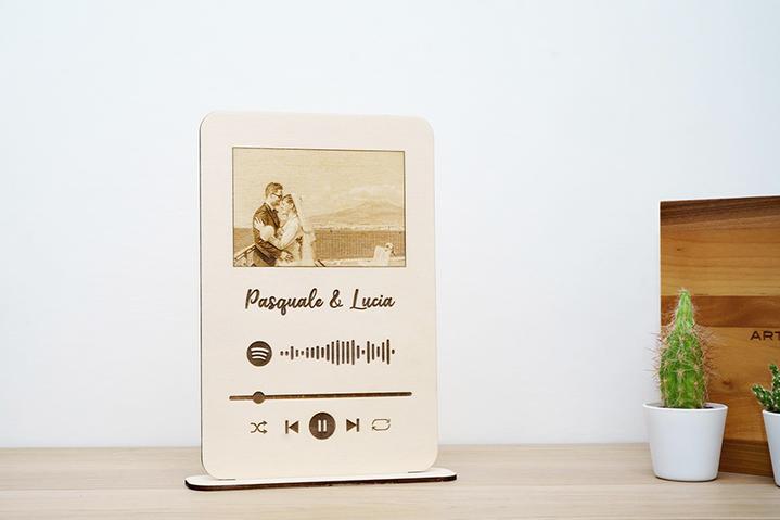 Targa o Cuore personalizzato con foto e codice Spotify – Lady Wood